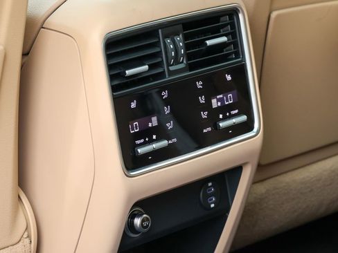 Certified 2023 Porsche Cayenne Platinum Edition AWD/4WD image 53