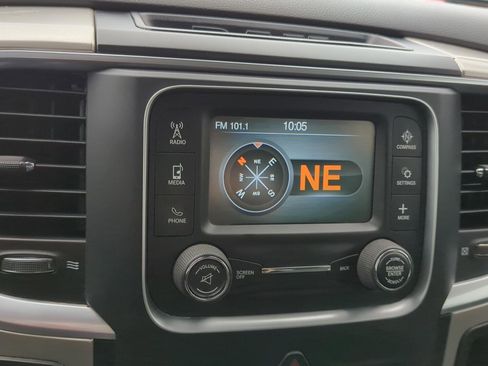 Used 2018 RAM 2500 SLT w/ Luxury Group image 19