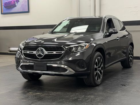 Used 2025 Mercedes-Benz GLC 350e 4MATIC image 5