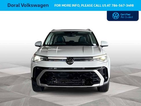 Used 2025 Volkswagen Taos SEL AWD/4WD image 3