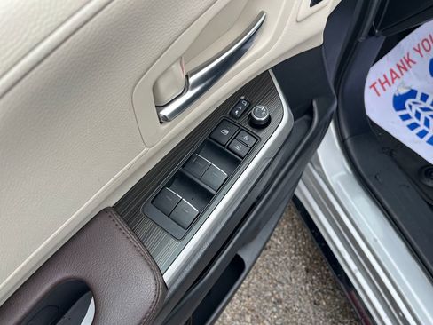 Certified 2024 Toyota Sienna Platinum image 13