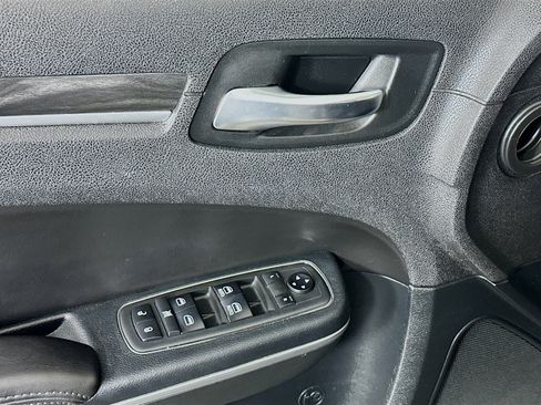 Used 2018 Chrysler 300 Touring L image 15