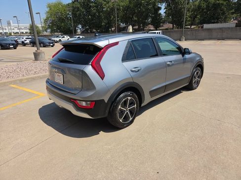 Used 2025 Kia Niro LX FWD image 7