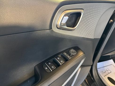 Certified 2023 Kia Soul S FWD image 14