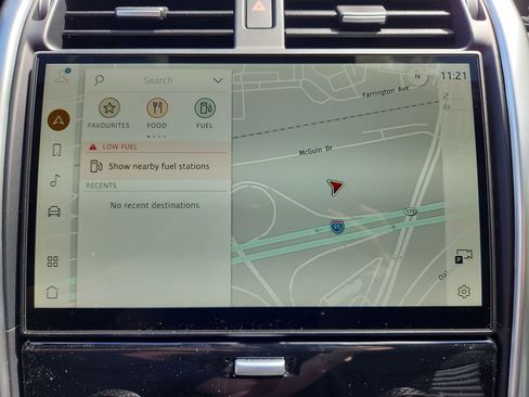 Certified 2025 Land Rover Discovery S image 21