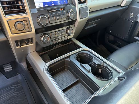 Used 2020 Ford F250 Lariat w/ Chrome Package image 8