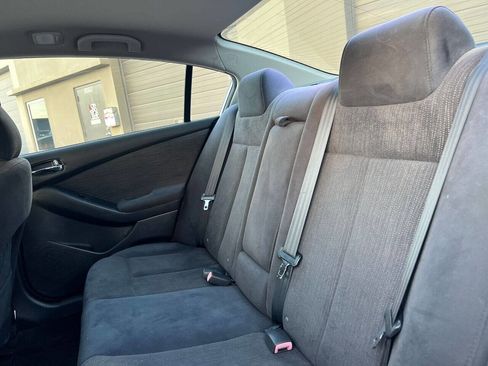Used 2010 Nissan Altima 2.5 S FWD image 18