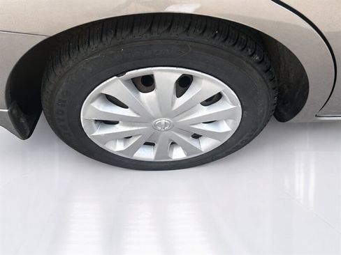 Used 2012 Nissan Versa SV FWD image 27