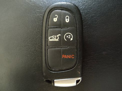 Used 2018 Jeep Cherokee Limited AWD/4WD image 32