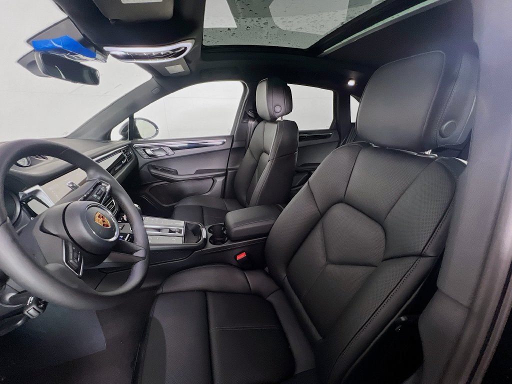 Certified 2026 Porsche Macan AWD/4WD image 5