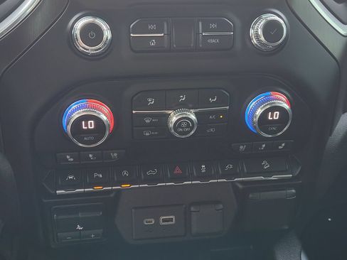 Used 2021 GMC Sierra 1500 AT4 w/ AT4 Premium Package AWD/4WD image 19