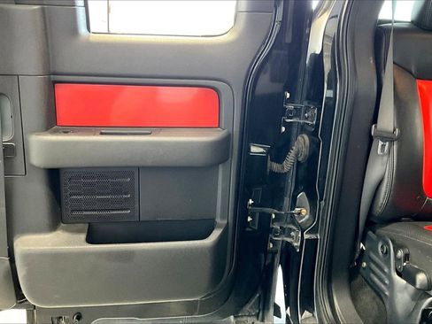 Used 2010 Ford F150 Raptor image 23