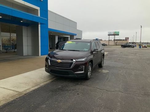 Used 2023 Chevrolet Traverse LT image 2