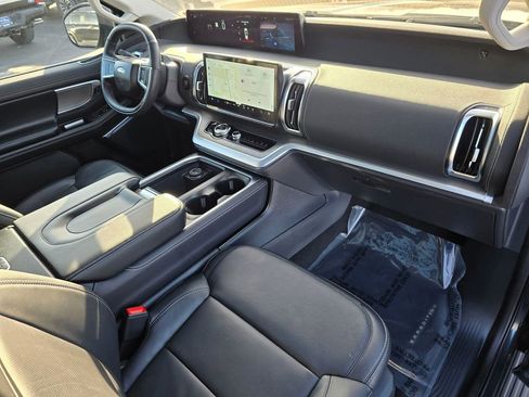 Certified 2025 Ford Expedition Max Platinum image 19