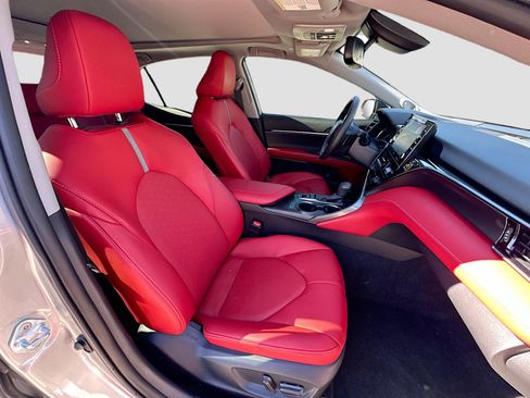 Used 2024 Toyota Camry XSE w/ Navigation Package image 34