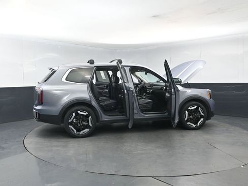 Used 2024 Kia Telluride EX w/ EX Captain's Chair Package image 30