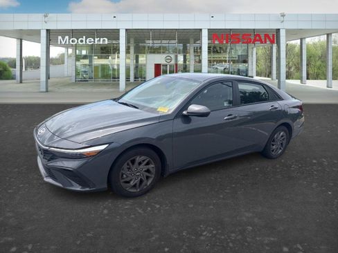 Used 2024 Hyundai Elantra SEL FWD image 1