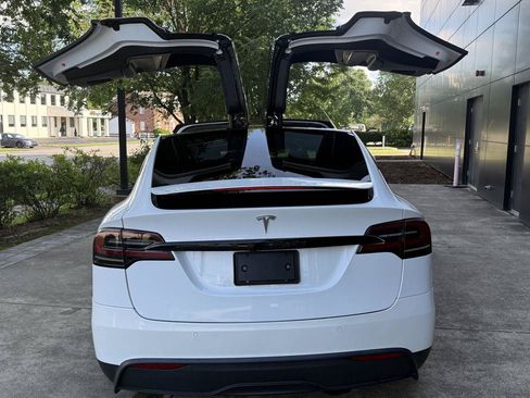 Used 2022 Tesla Model X AWD/4WD image 35