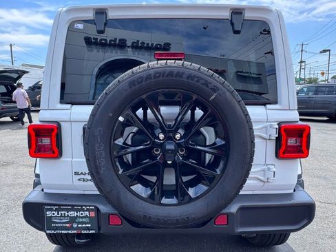 Certified 2025 Jeep Wrangler Unlimited Sahara AWD/4WD image 6