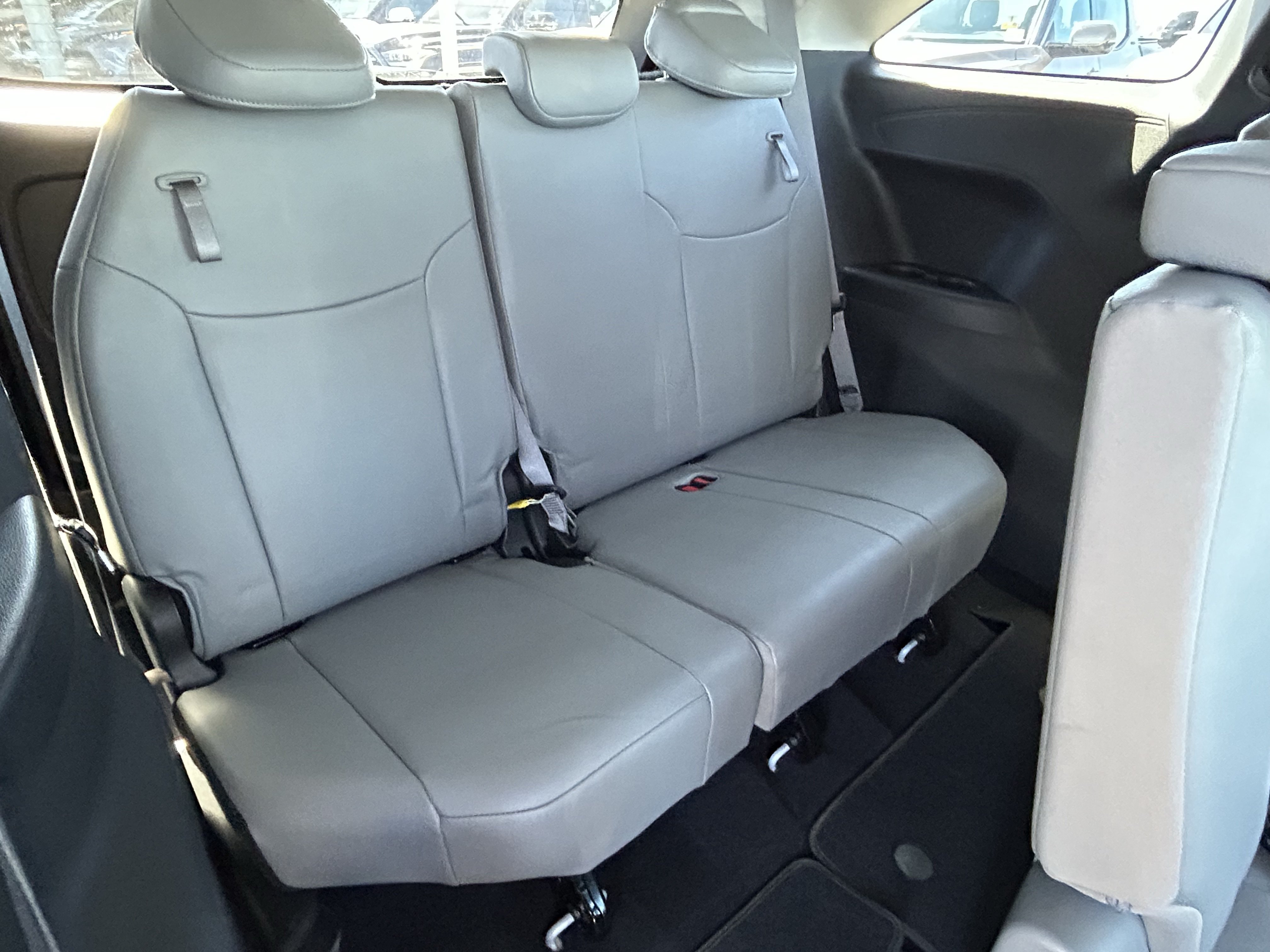 Used 2025 Toyota Sienna XLE FWD image 13