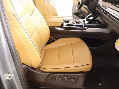 Used 2026 Cadillac Escalade Luxury w/ LPO, Floor Liner Package image 16