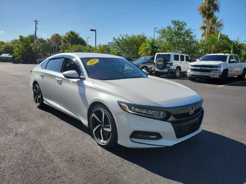 Used 2019 Honda Accord Sport image 2
