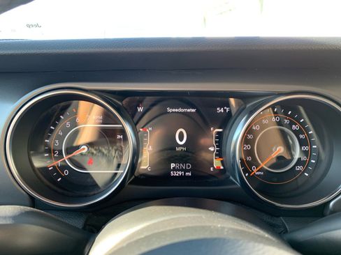 Used 2021 Jeep Wrangler Sport S image 3