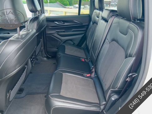 Used 2023 Jeep Grand Cherokee Altitude AWD/4WD image 12
