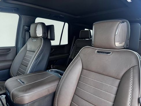 New 2026 GMC Yukon Denali Ultimate w/ LPO, Floor Liner Package AWD/4WD image 24