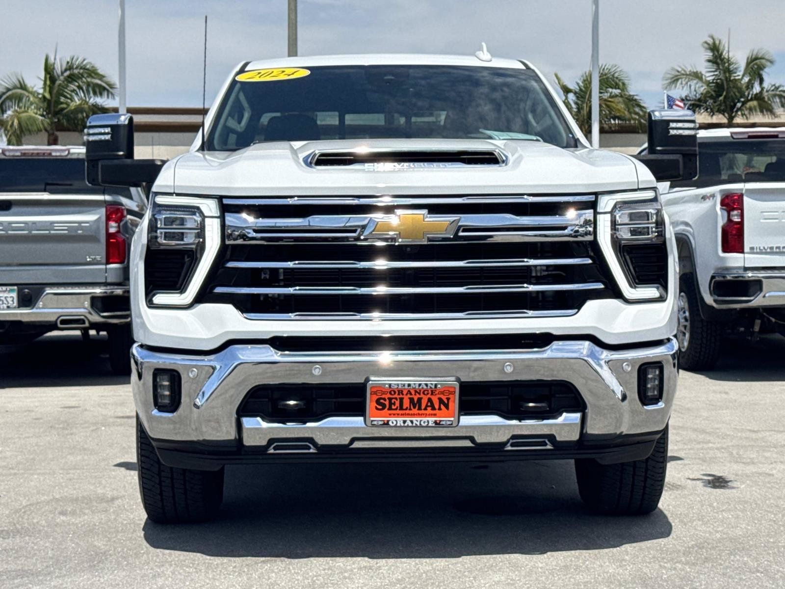 Used 2024 Chevrolet Silverado 2500 LTZ w/ LTZ Convenience Package AWD/4WD image 2