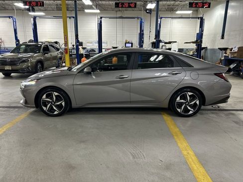 Used 2021 Hyundai Elantra Limited image 5