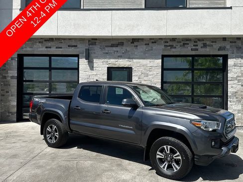 Used 2017 Toyota Tacoma TRD Sport w/ Tow Package (A/T) AWD/4WD image 1