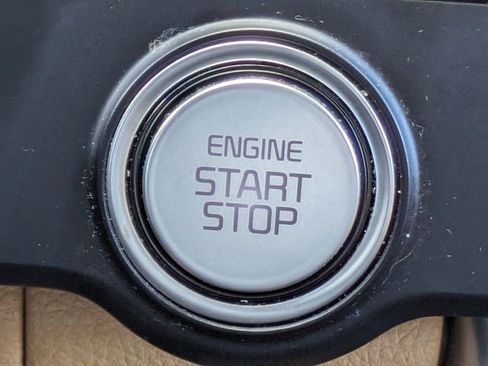 Used 2022 Kia Carnival LX image 31