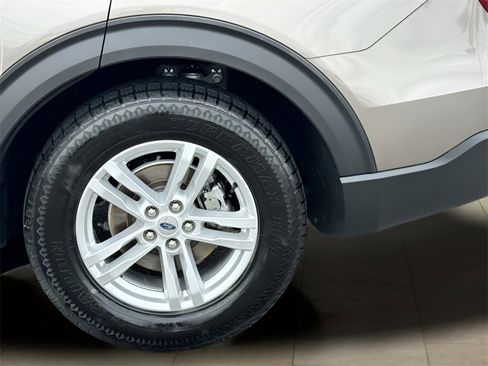 Used 2021 Ford Explorer XLT image 37