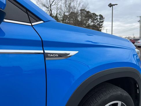 Used 2023 Volkswagen Taos SE image 9