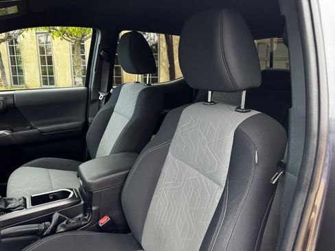 Used 2022 Toyota Tacoma 4x4 Double Cab image 25