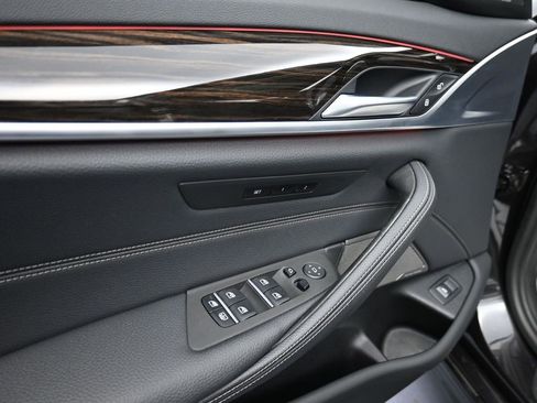 Used 2023 BMW 540i xDrive w/ Executive Package image 9