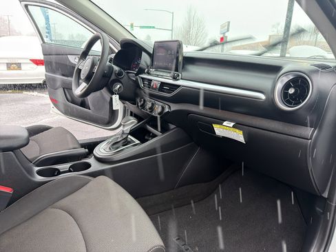 Used 2023 Kia Forte LXS image 17