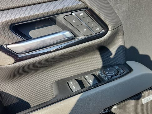 Used 2025 Chevrolet Silverado 2500 ZR2 w/ Technology Package image 20