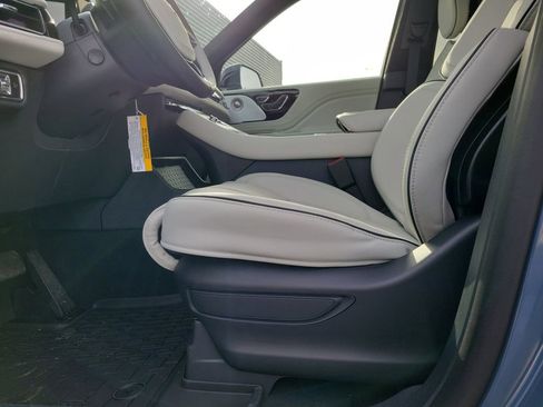 New 2026 Lincoln Aviator Black Label w/ Dynamic Handling Package image 17