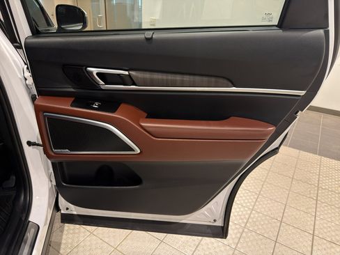 Used 2025 Kia Telluride SX FWD image 23