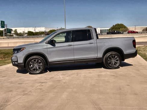 Used 2025 Honda Ridgeline Sport image 4