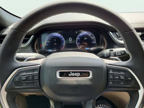 New 2025 Jeep Grand Cherokee Limited AWD/4WD image 17