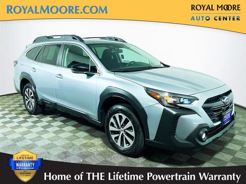Used 2025 Subaru Outback Premium AWD/4WD image 1