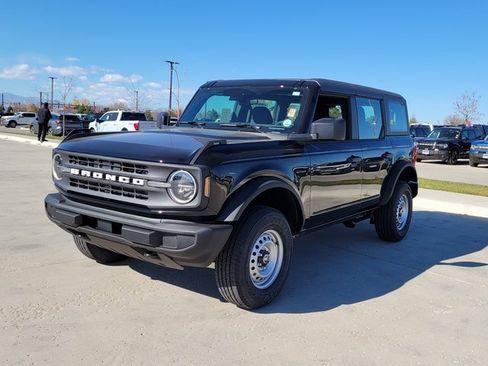 New 2025 Ford Bronco 4-Door image 4