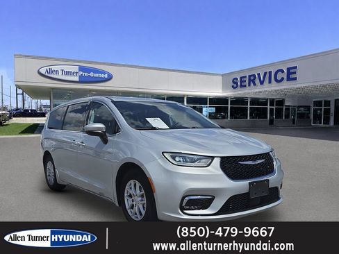 Used 2023 Chrysler Pacifica Touring-L FWD image 1