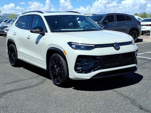 New 2026 Volkswagen Tiguan SE R-Line FWD image 1