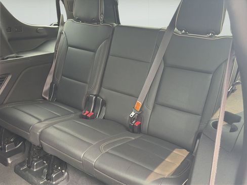 Used 2023 GMC Yukon SLT w/ SLT Premium Package AWD/4WD image 16