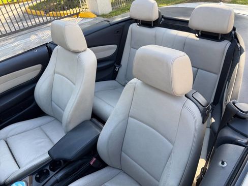 Used 2012 BMW 135i Convertible image 25