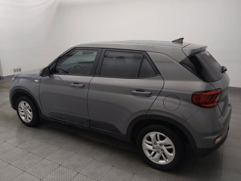 Used 2022 Hyundai Venue SE FWD image 3